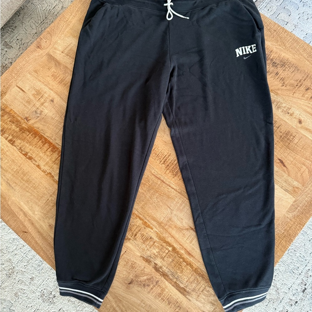 Nike Black Jogger • Plus Size / XXL • Cozy & Like NEW !!!